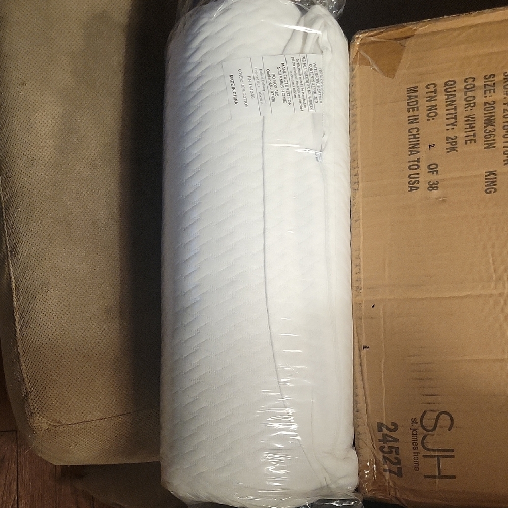 Luxurious White Bedding Pillow